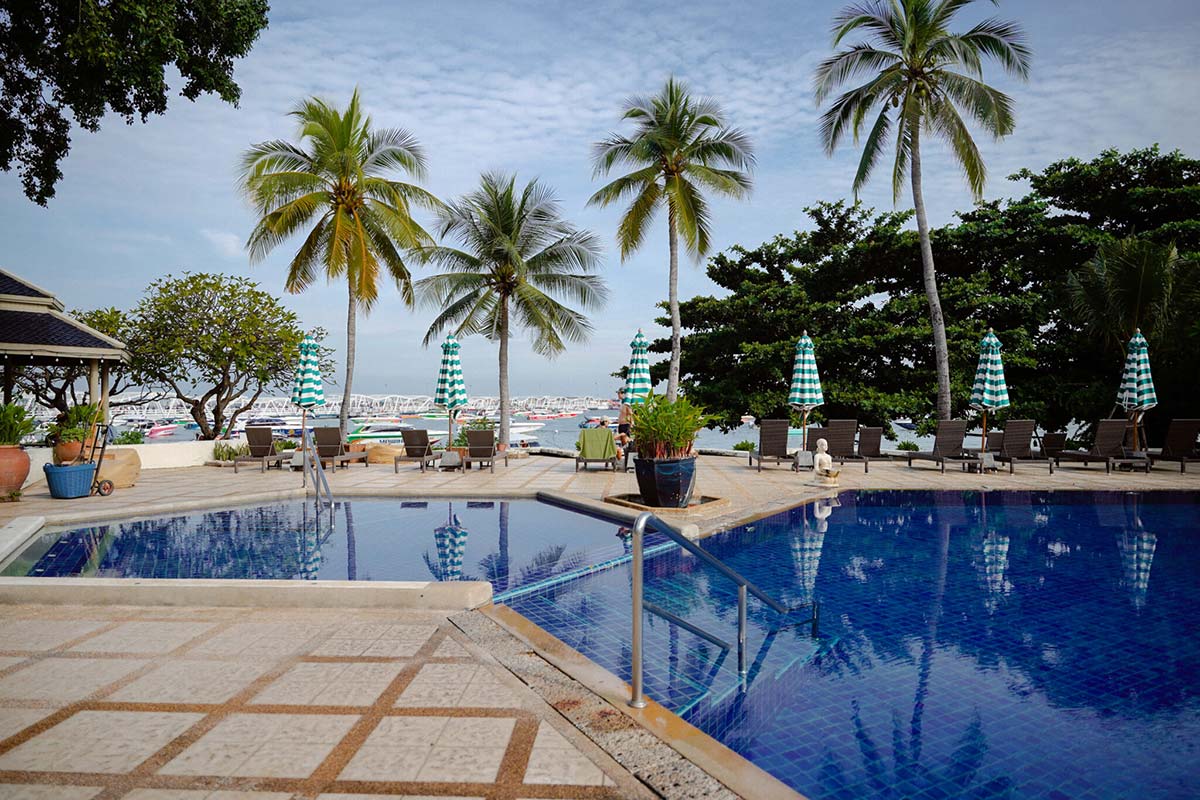 Beach Pool at Siam Bayshore Resort, Pattaya Beach Pool at Siam Bayshore Resort, Pattaya
