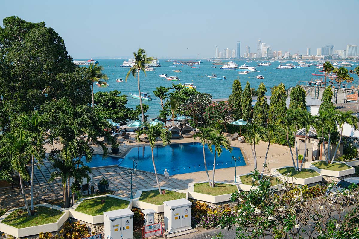 Beach Pool at Siam Bayshore Resort, Pattaya Beach Pool at Siam Bayshore Resort, Pattaya